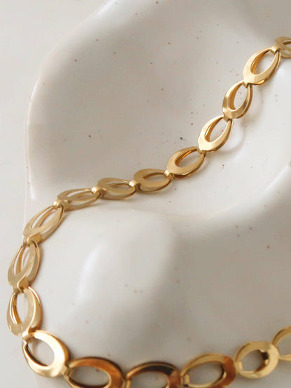 Oval Interlock necklace