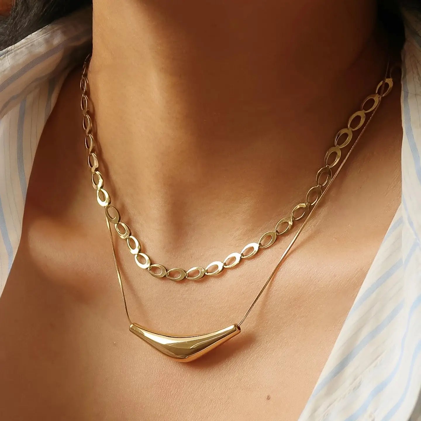 Curve Bar Necklace