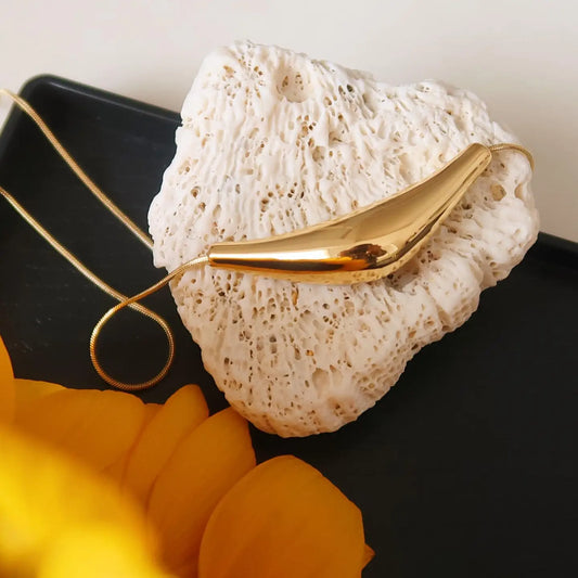 Curve Bar Necklace